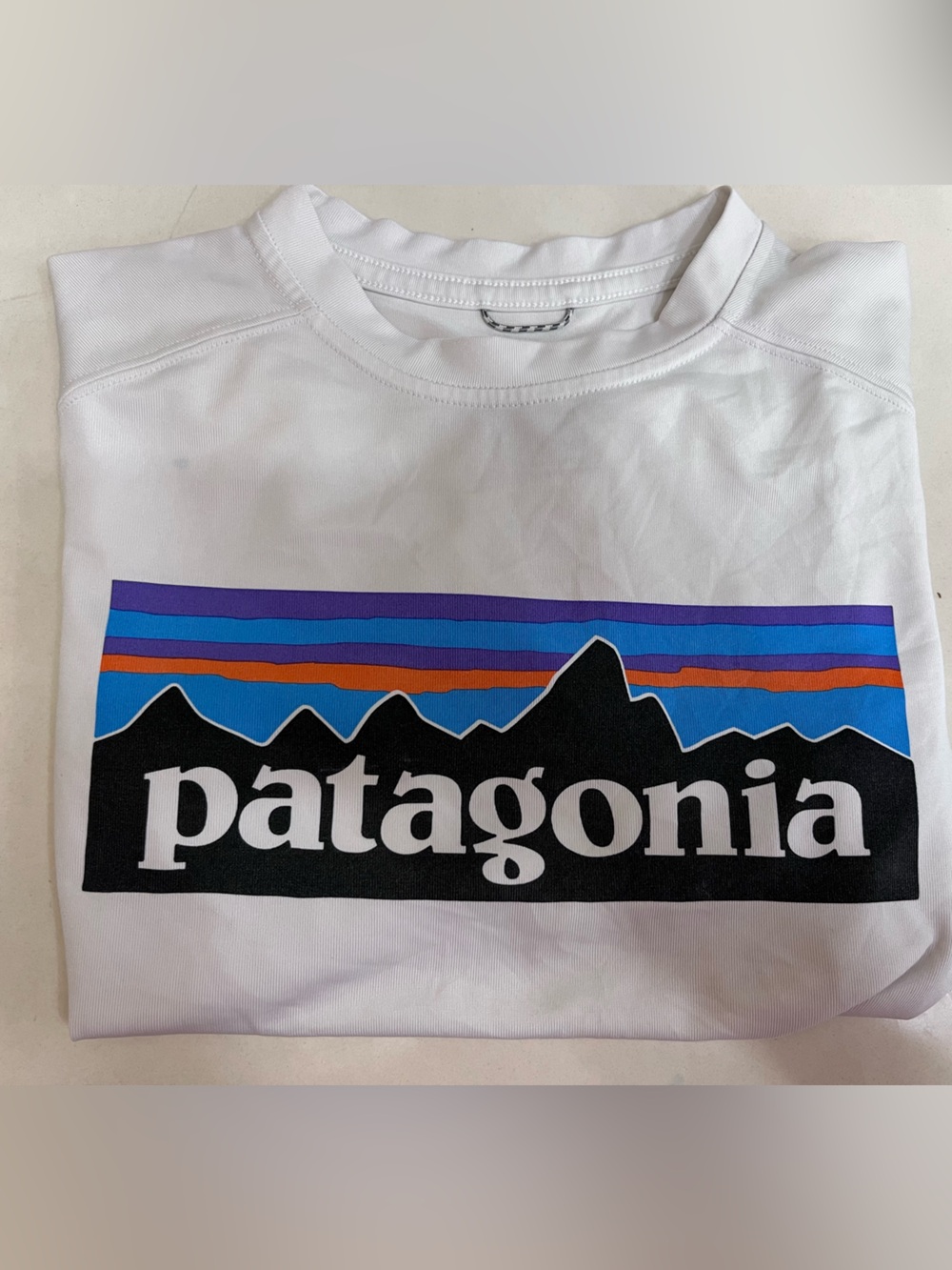 Patagonia KIDS Graphic T-Shirt White Mountain Logo SIZE XS (5-6)